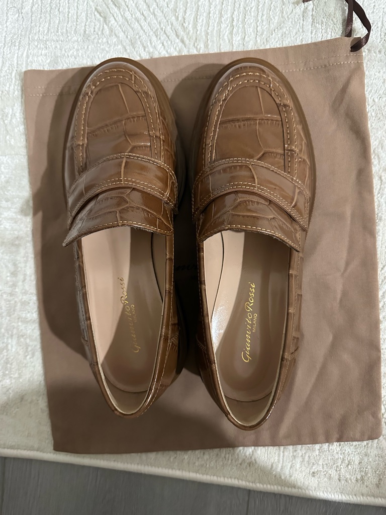 Gianvito Rossi Womens Brown Croc-Embossed Leather Loafers